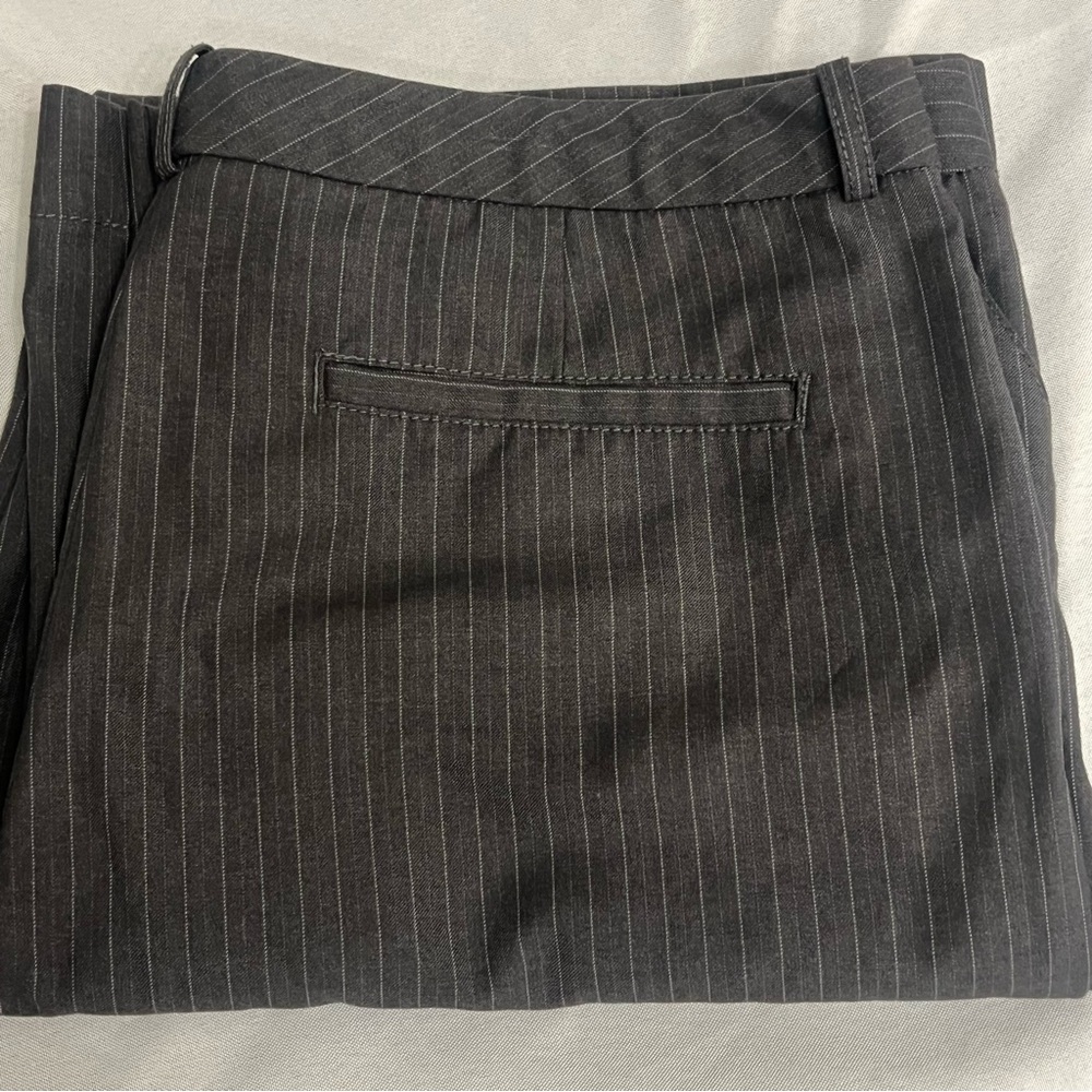 Old Navy women’s Gray Pinstripe Trousers size 14 classic rise.